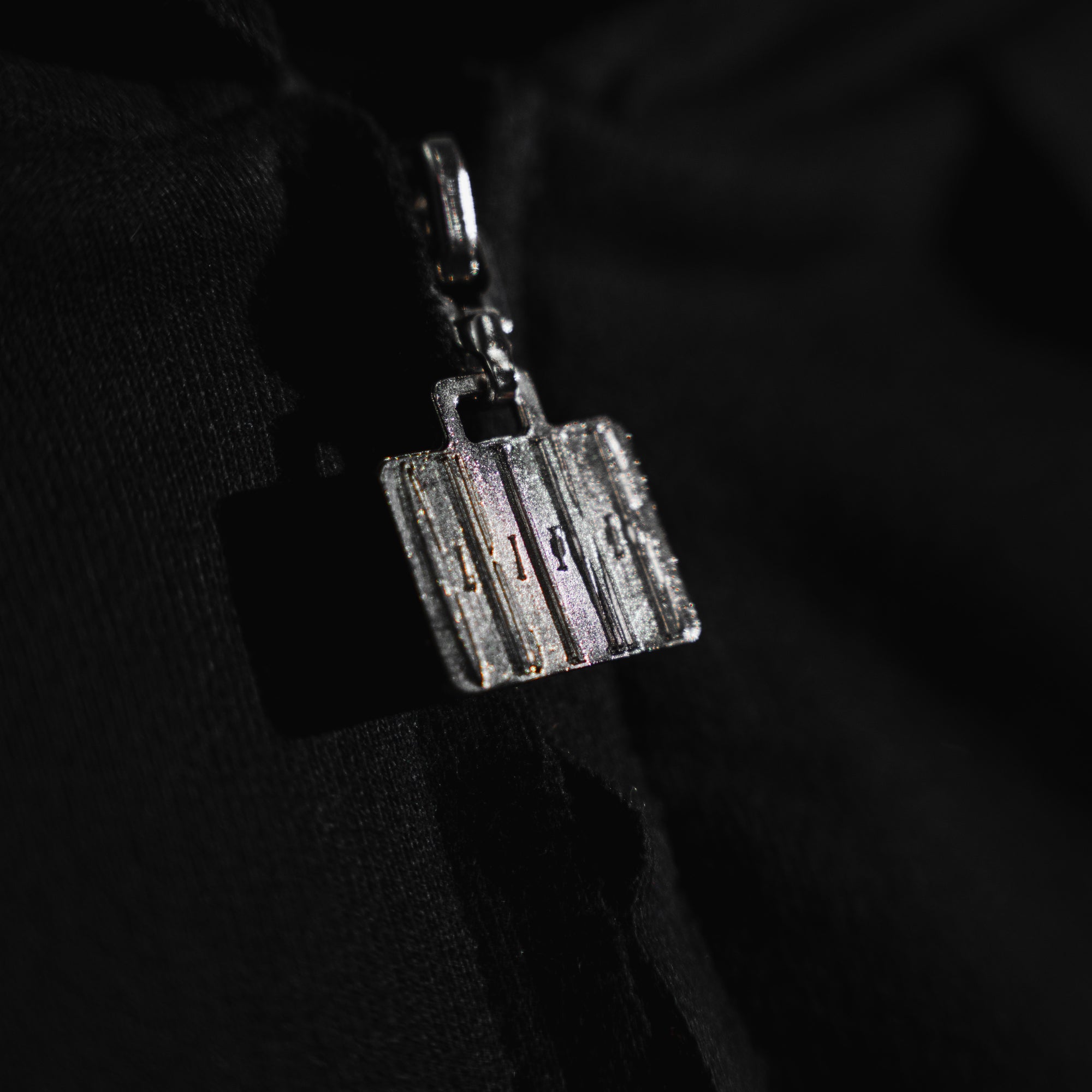 ESSENTIAL BASIC ZIP HOODIE